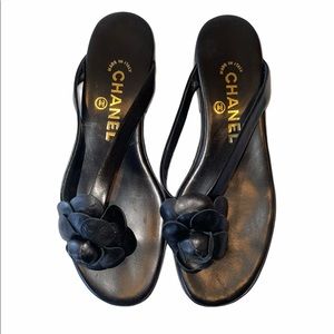 Chanel Spring 1998 Collection Leather Camellia thong sandals EUC classic vintage